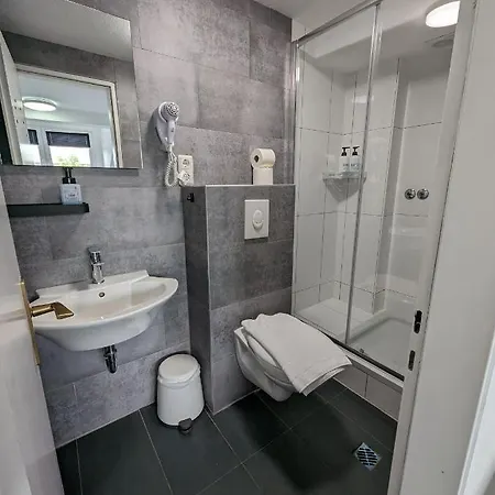 Otel Tempelhof - City-messe-arena Köln