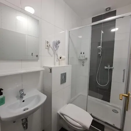 Tempelhof - City-messe-arena מלון 3*