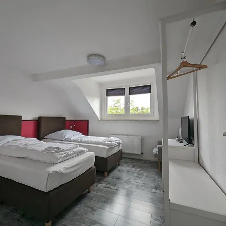 Tempelhof - City-messe-arena מלון 3*