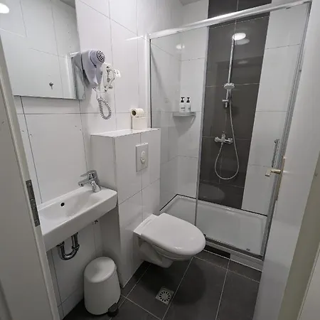 Tempelhof - City-messe-arena מלון 3*