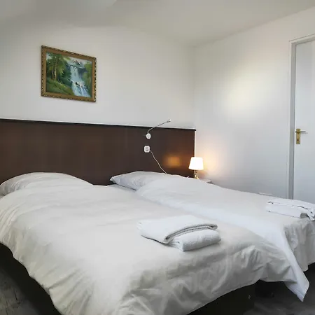 Tempelhof - City-messe-arena 3*